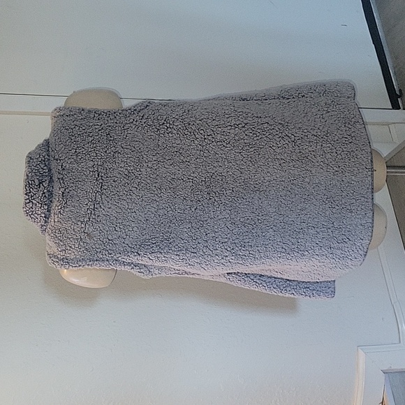 UGG KOOLABURRA Hooded Sherpa Vest Open Front Pockets Cozy Comfy Layering Winter - Picture 6 of 8